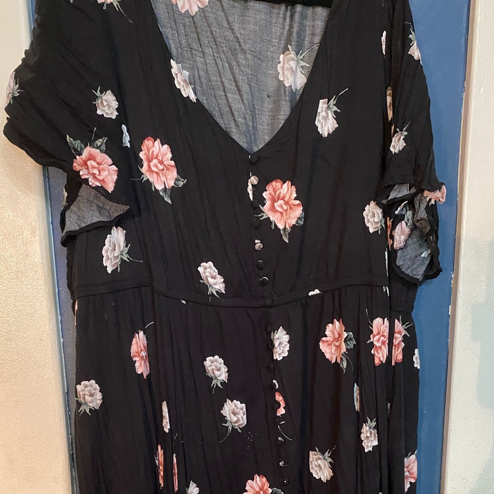 Torrid flutter sleeved covered button maxi dress